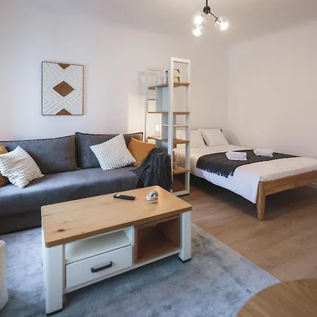 Апартаменти Comfy & Spacious Center