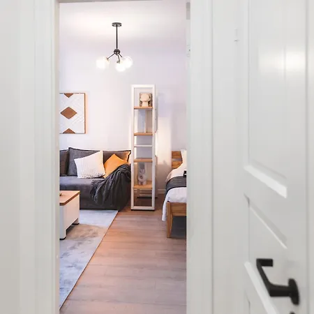 Апартаменти Comfy & Spacious Center *