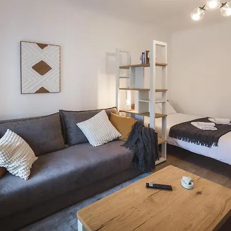Comfy & Spacious Center *