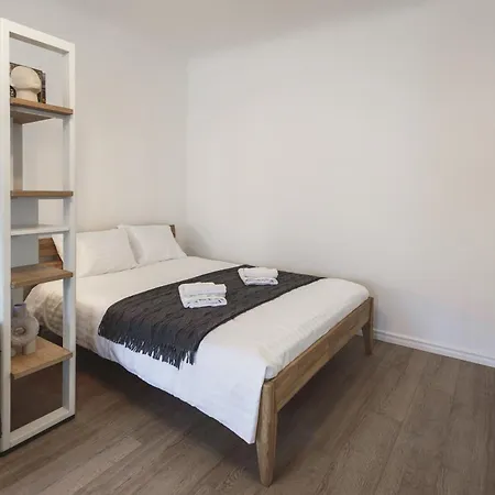 Comfy & Spacious Center Апартаменти